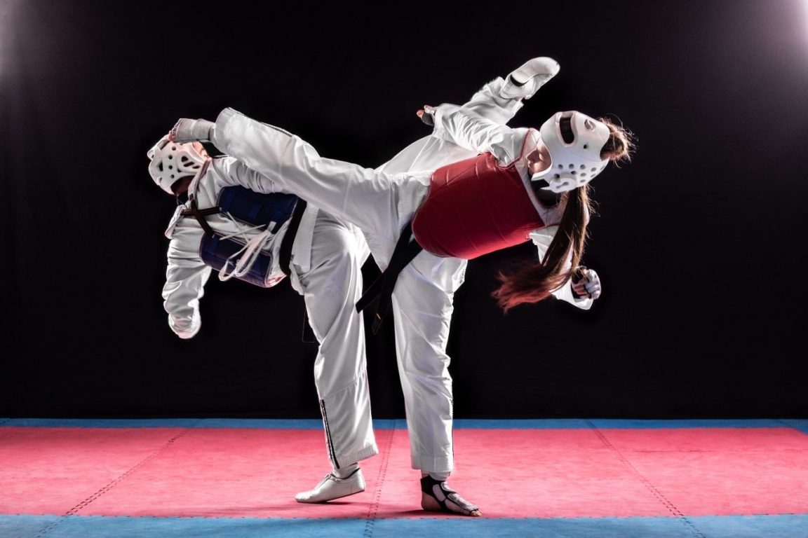 Борьба тхэквондо. Тхэквондо бой. Taekwondo WT. Таэквондо прически мужские. Taekwondo vs Kickboxing.