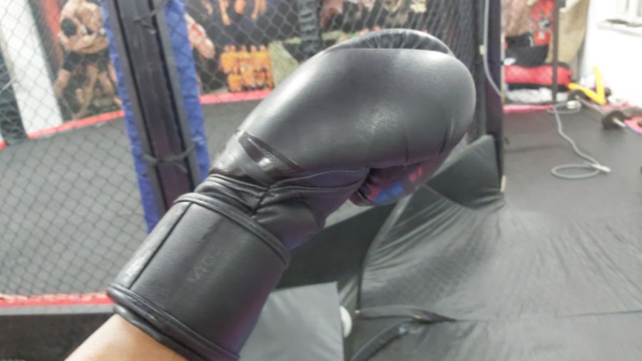 Kickboxing Gloves vs Boxing Gloves