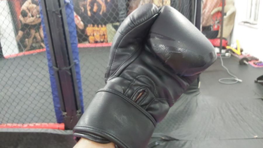Kickboxing vs Boxing Gloves Wrist Support